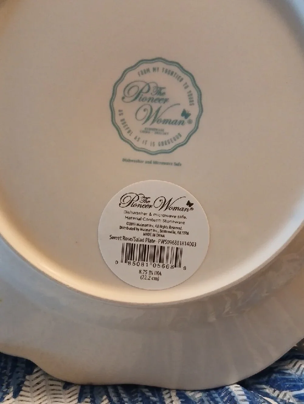 The Pioneer Woman Cream Scalloped Ceramic Salad Plate